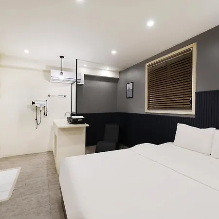 Hotel The May